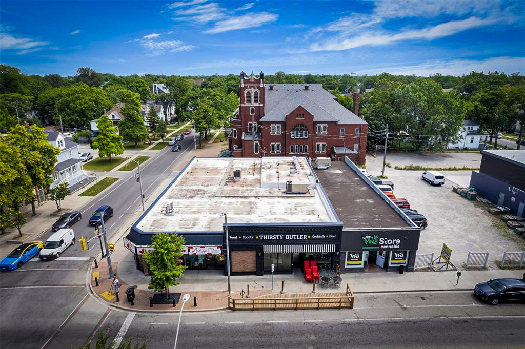 Agbaba Retail Collection — aerial view, 1585 Wyandotte St E